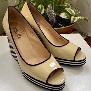 Michael Kors Women’s Tan Patent Leather Peep Toe Wedge Platform Shoes Size 7 New